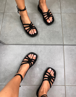 Sandales à fils noir